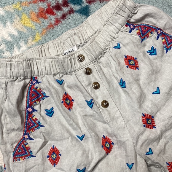 Johnny Was embroidered linen shorts - Picture 2 of 6